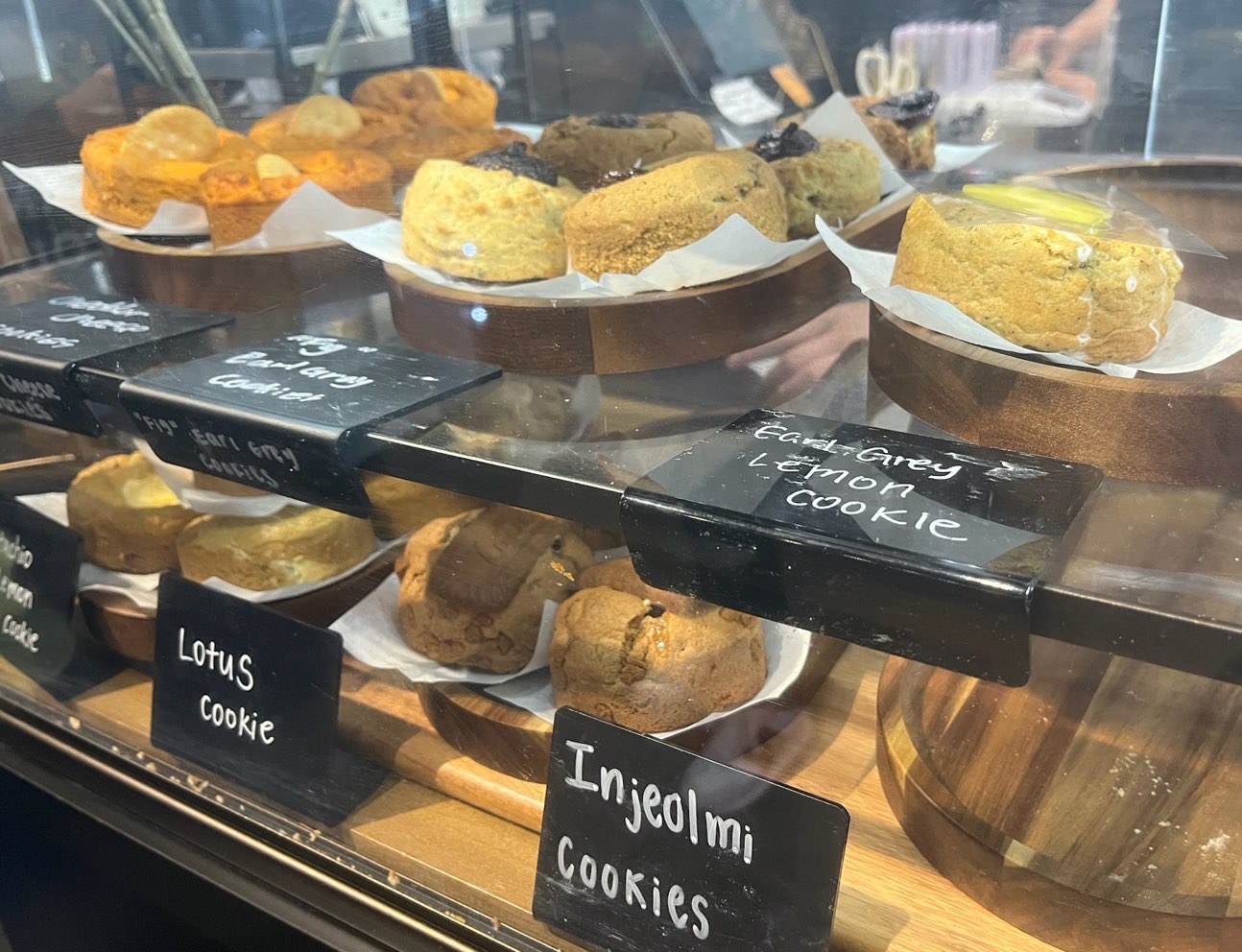 dessert cafes near me