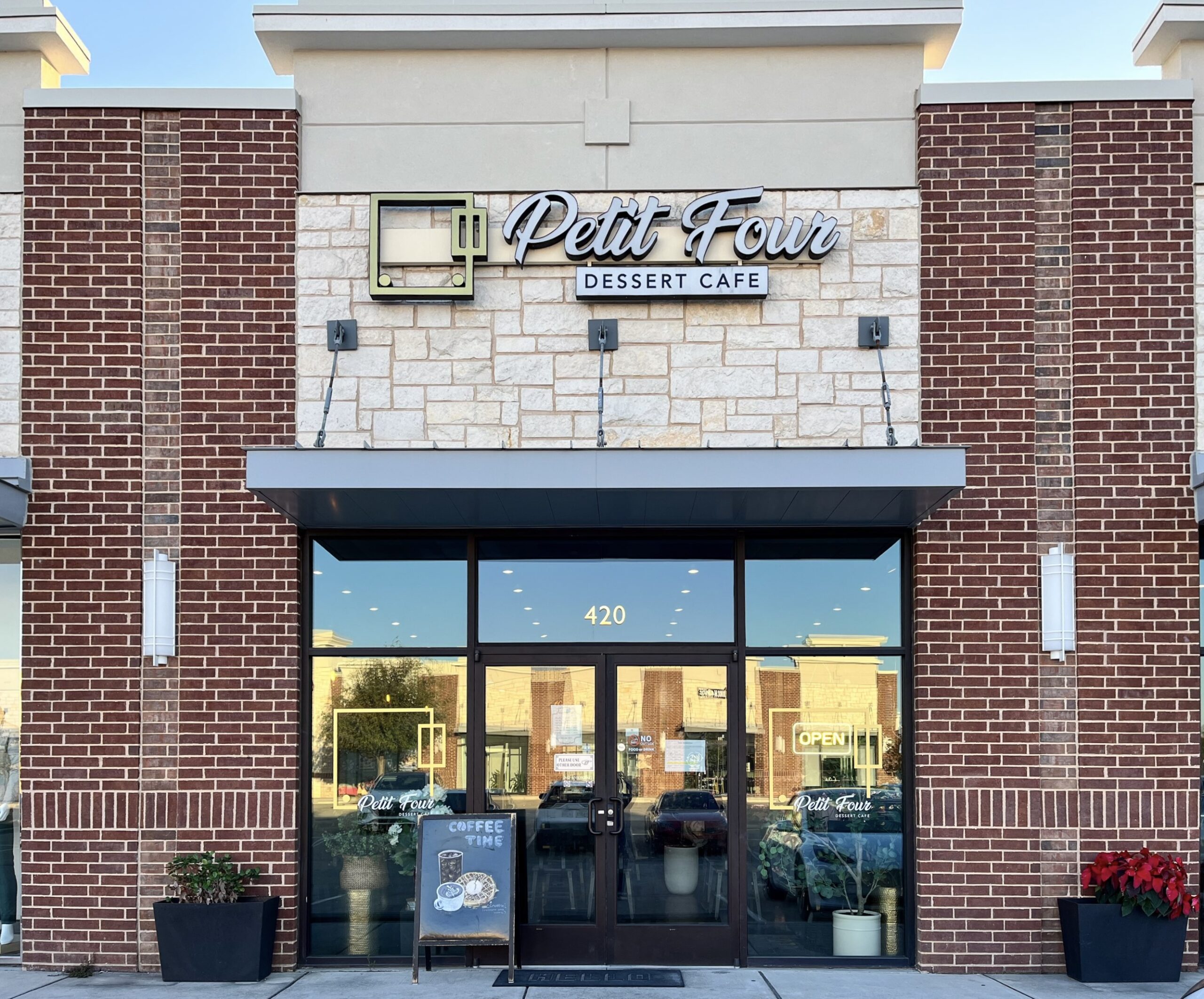 dessert cafe