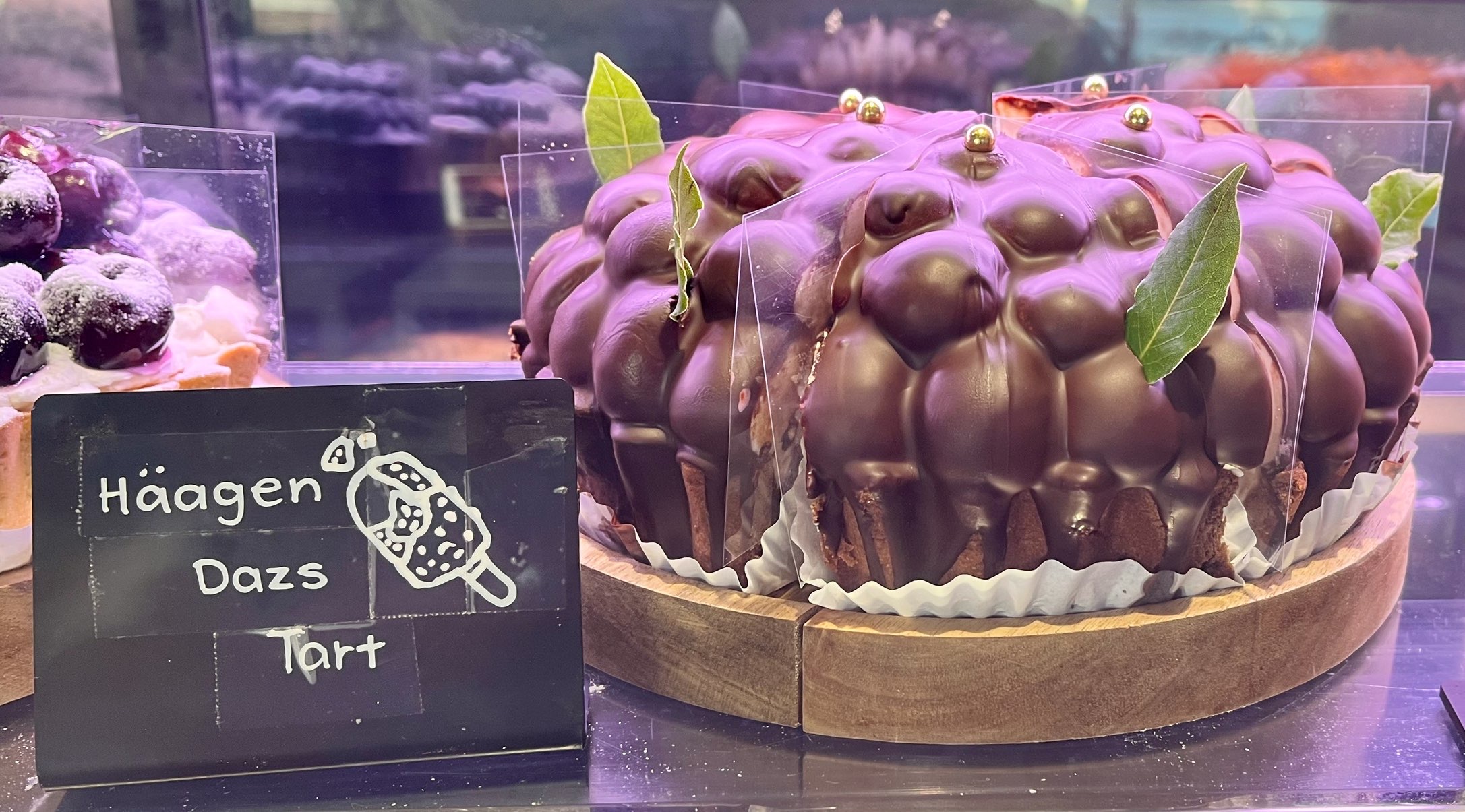 dessert cafe