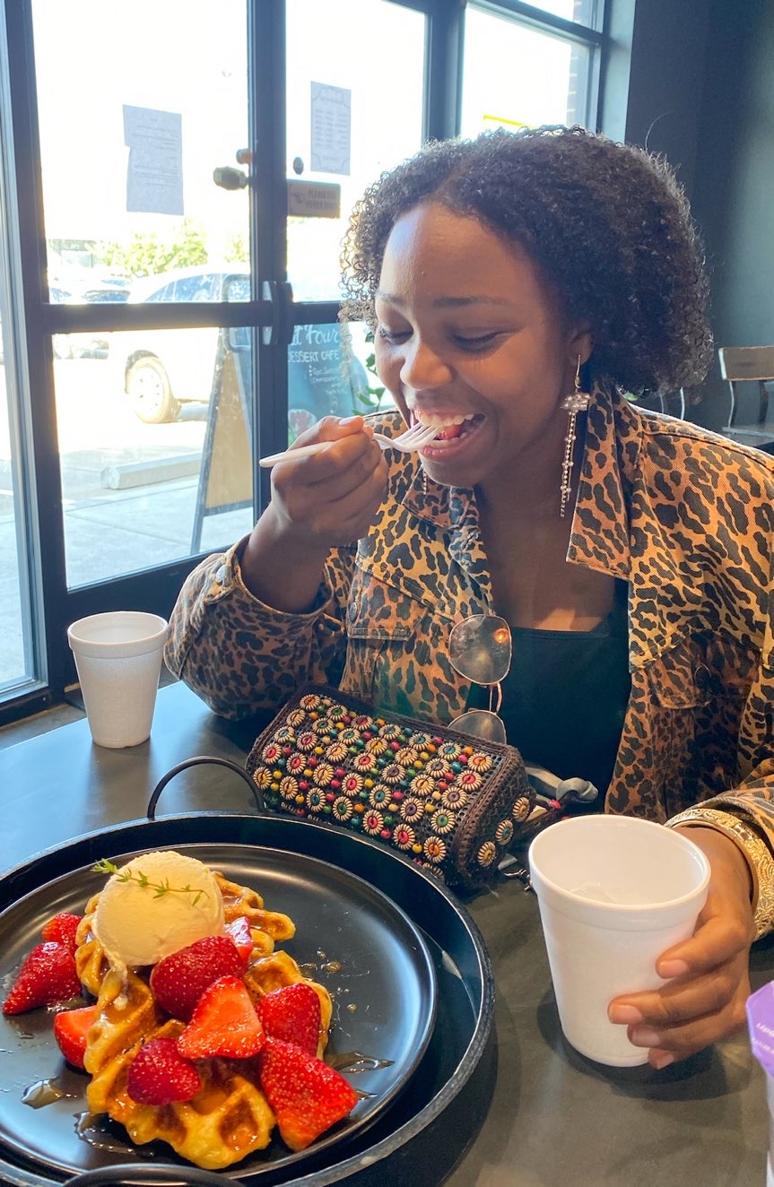 dessert cafe