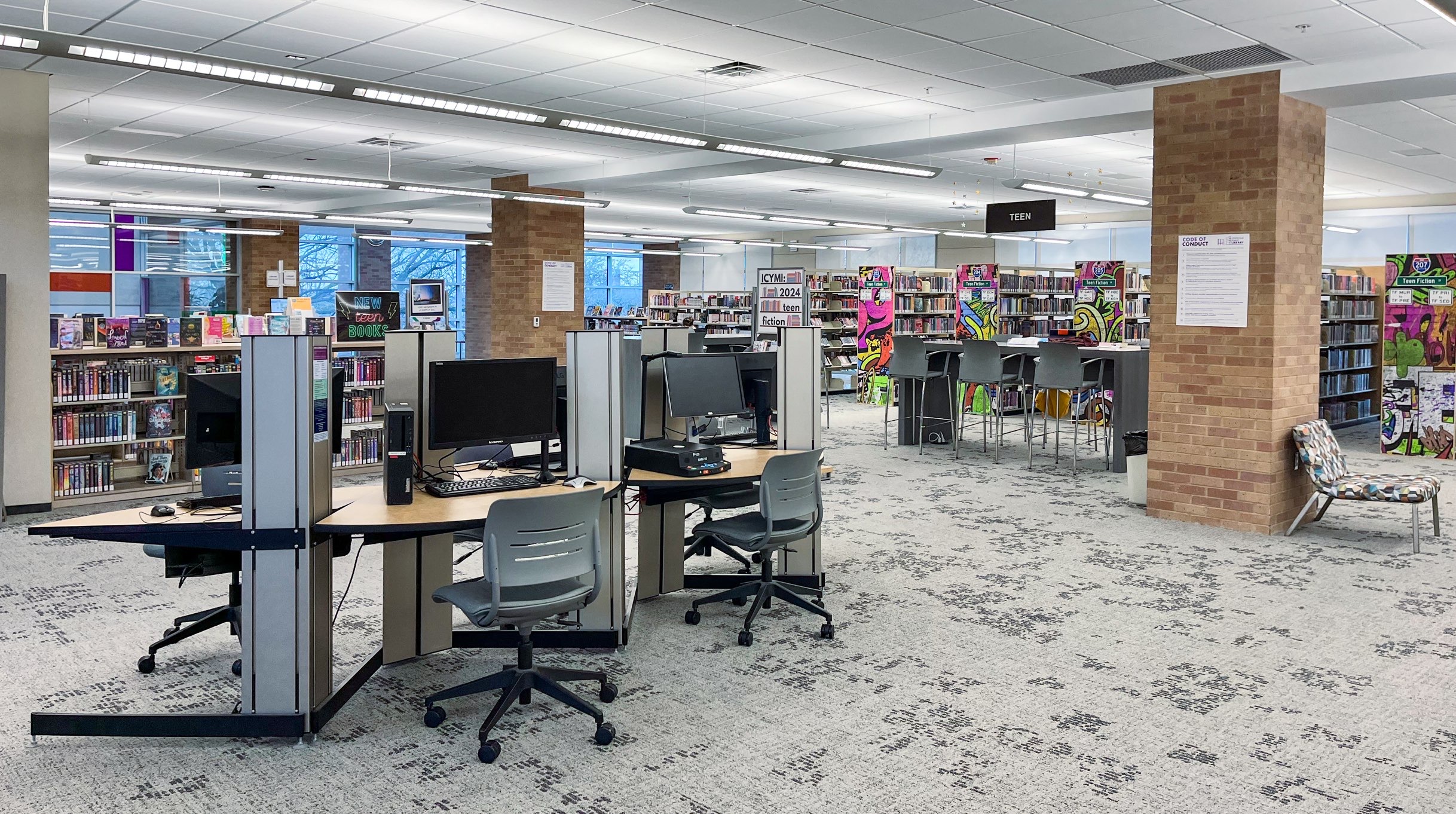 library computers for visitors at the Lewisville public library