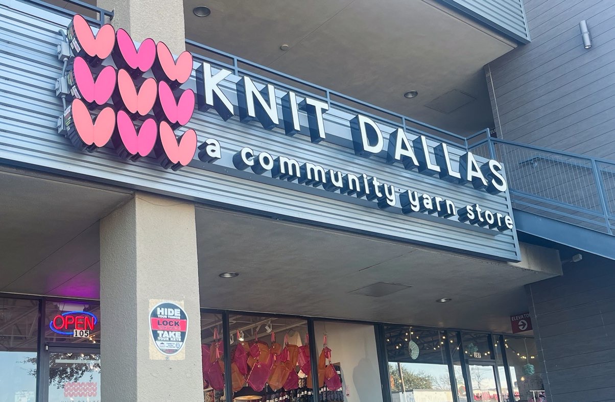 Knit Dallas yarn store exterior facade; north texas yarn crawl