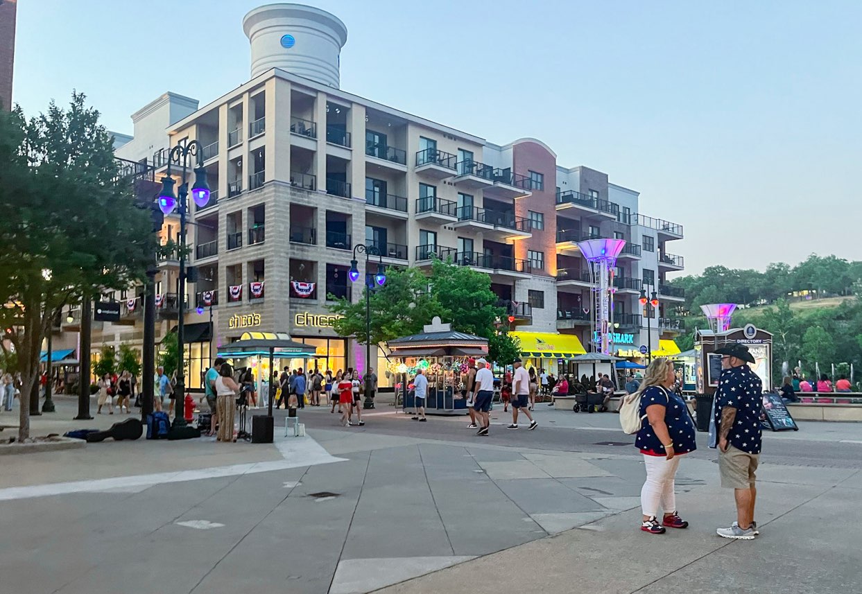 Branson Missouri family vacation - Downtown