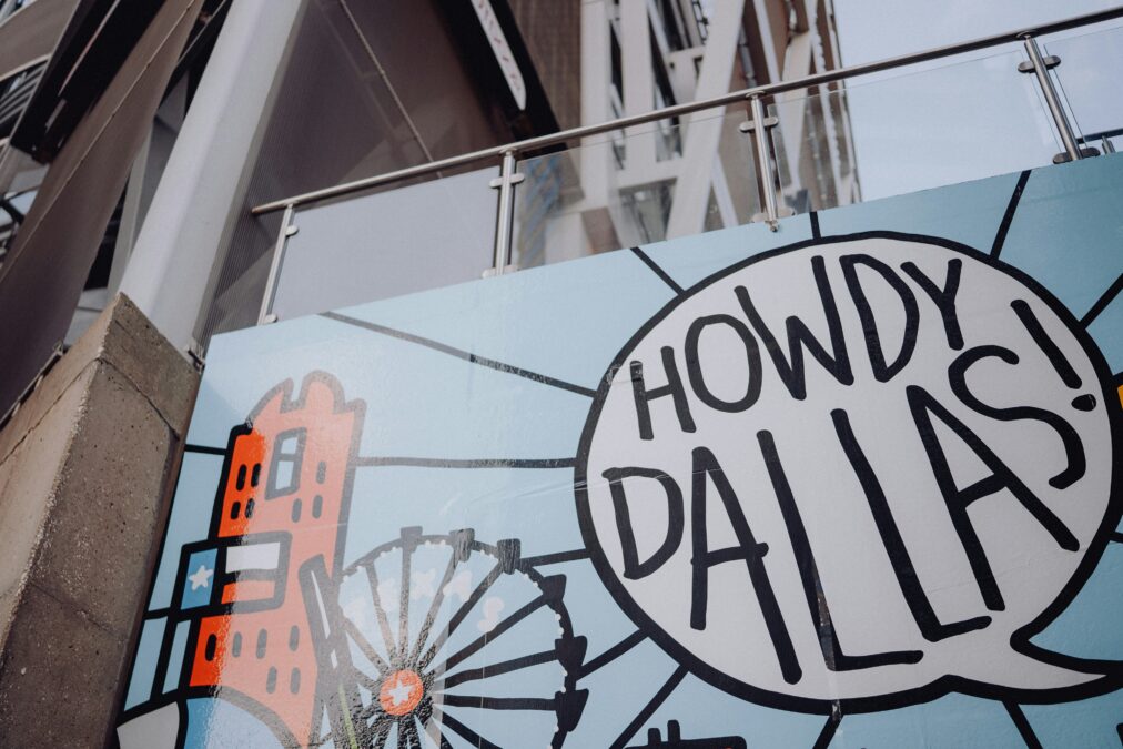 Friendly “Howdy Dallas” sign in the city on Dallas itinerary.