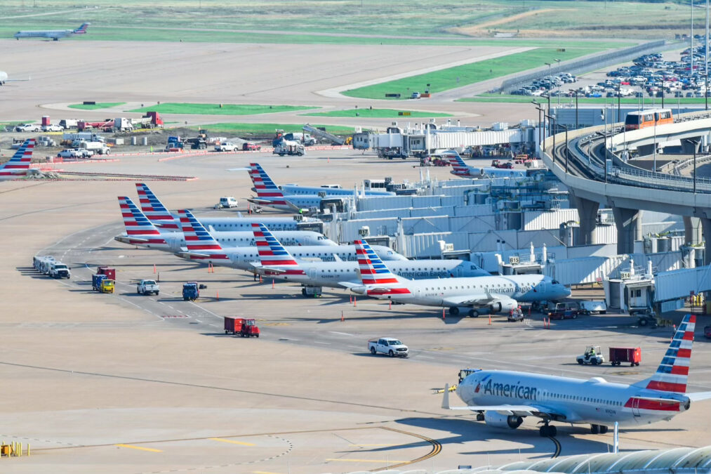 Airplane fleet at Dallas–Fort Worth hub showing major travel gateway